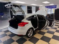 USED 2015 15 FORD FOCUS 1.6 Titanium Hatchback 5dr Petrol Powershift Euro 6 (125 ps) AUTOMATIC LIGHTS! BLUETOOTH!