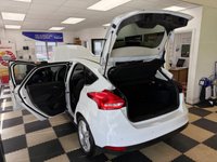 USED 2015 15 FORD FOCUS 1.6 Titanium Hatchback 5dr Petrol Powershift Euro 6 (125 ps) AUTOMATIC LIGHTS! BLUETOOTH!