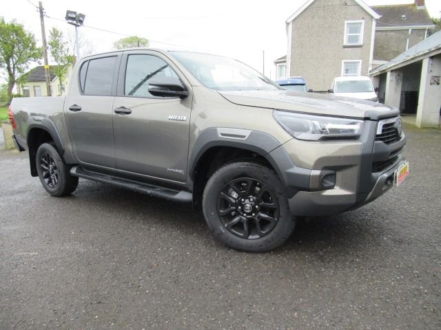 View our Toyota HI-Lux 2.8 D-4D-h Invincible X Pickup 4dr Diesel Hybrid Auto 4WD Euro 6 (204 ps)