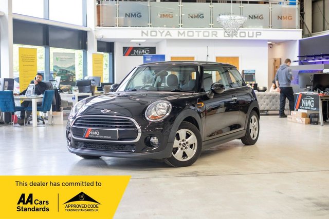 View our MINI Hatch 1.5 Cooper Hatchback 3dr Petrol Manual Euro 6 (s/s) (136 ps)