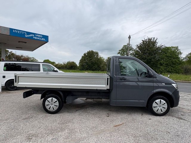 VOLKSWAGEN TRANSPORTER at Hyetts Garage