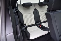 USED 2022 22 LAND ROVER DISCOVERY 3.0 D300 MHEV R-Dynamic HSE SUV 5dr Diesel Auto 4WD Euro 6 (s/s) (300 ps) 1 Owner from New | VAT Qualifying | Electric Panoramic Sunroof | Privacy Glass | Satellite Navigation | 22" Alloy Wheels | 2 Keys | Full Land Rover Service History | White/Black Full Leather Upholstery | Park Assist | 7 Seater | Twin Speed Transfer Box | MOT Valid (23/06/2026)