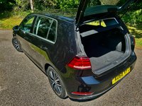USED 2018 68 VOLKSWAGEN GOLF 1.5 TSI EVO SE Nav Hatchback 5dr Petrol Manual Euro 6 (s/s) (150 ps) 1 LADY OWNER SINCE OCT 2021 WITH ONLY 47,800 MILES//FULL VW DEALER/SPECIALIST SERVICE HISTORY X6 STAMPS-JUST SERVICED//APPLE-PLAY//SATNAV//ALLOYS//FRONT AND REAR PARKING PILOT//LEATHER BOUND MULTI-FUNCTION STEERING WHEEL//X11 AIRBAGS//ELECTRIC FOLD MIRRORS//BLUETOOTH//BEAUTIFULLY KEPT Euro 6 (s/s) (150 ps) 1 LADY OWNER SINCE OCT 2021 WITH ONLY 47,800 MILES//FULL VW DEALER/SPECIALIST SERVICE HISTORY X6 STAMPS-JUST SERVICED//APPLE-PLAY//SAT-NAV//ALLOYS//FRONT AND REAR PARKING PILOT//LEATHER BOUND MULTI-FUNCTION STEERING WHEEL//X11 AIRBAGS//ELECTRIC FOLD MIRRORS//BLUETOOTH//BEAUTIFULLY KEPT