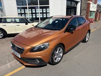 USED 2013 61 VOLVO V40 CROSS COUNTRY 1.6 D2 Lux Hatchback 5dr Diesel Manual Euro 5 (s/s) (115 ps) 