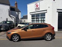 USED 2013 61 VOLVO V40 CROSS COUNTRY 1.6 D2 Lux Hatchback 5dr Diesel Manual Euro 5 (s/s) (115 ps) 