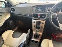 USED 2013 61 VOLVO V40 CROSS COUNTRY 1.6 D2 Lux Hatchback 5dr Diesel Manual Euro 5 (s/s) (115 ps) 