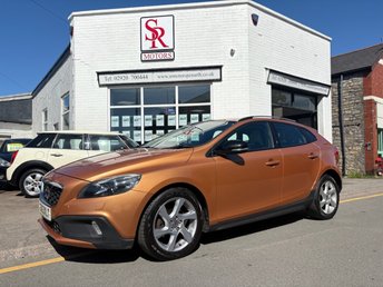 View our VOLVO V40 CROSS COUNTRY