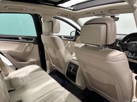 USED 2017 66 VOLKSWAGEN TOUAREG 3.0 TDI V6 BlueMotion Tech R-Line SUV 5dr Diesel Tiptronic 4WD Euro 6 (s/s) (262 ps) Hosting a very generous specification Euro 6,  Nappa Leather , Swiveling l Towbar, Panoramic Glass Roof , Dynaudio Soundpack , Ambeint lighting , Pearl Effect Paint