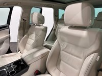 USED 2017 66 VOLKSWAGEN TOUAREG 3.0 TDI V6 BlueMotion Tech R-Line SUV 5dr Diesel Tiptronic 4WD Euro 6 (s/s) (262 ps) Hosting a very generous specification Euro 6,  Nappa Leather , Swiveling l Towbar, Panoramic Glass Roof , Dynaudio Soundpack , Ambeint lighting , Pearl Effect Paint