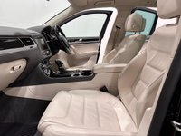 USED 2017 66 VOLKSWAGEN TOUAREG 3.0 TDI V6 BlueMotion Tech R-Line SUV 5dr Diesel Tiptronic 4WD Euro 6 (s/s) (262 ps) Hosting a very generous specification Euro 6,  Nappa Leather , Swiveling l Towbar, Panoramic Glass Roof , Dynaudio Soundpack , Ambeint lighting , Pearl Effect Paint