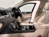 USED 2017 66 VOLKSWAGEN TOUAREG 3.0 TDI V6 BlueMotion Tech R-Line SUV 5dr Diesel Tiptronic 4WD Euro 6 (s/s) (262 ps) Hosting a very generous specification Euro 6,  Nappa Leather , Swiveling l Towbar, Panoramic Glass Roof , Dynaudio Soundpack , Ambeint lighting , Pearl Effect Paint