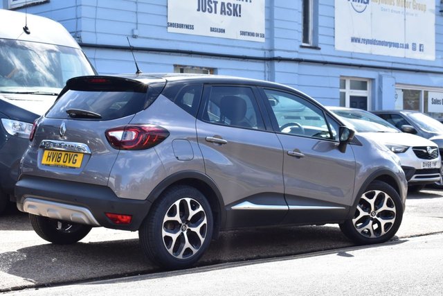 View our RENAULT CAPTUR