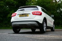 USED 2017 66 MERCEDES-BENZ GLA 2.1 GLA200d SE SUV 5dr Diesel Manual Euro 6 (s/s) (136 ps) CIRRUS WHITE PAINTWORK + APPLE CARPLAY + REVERSE CAMERA