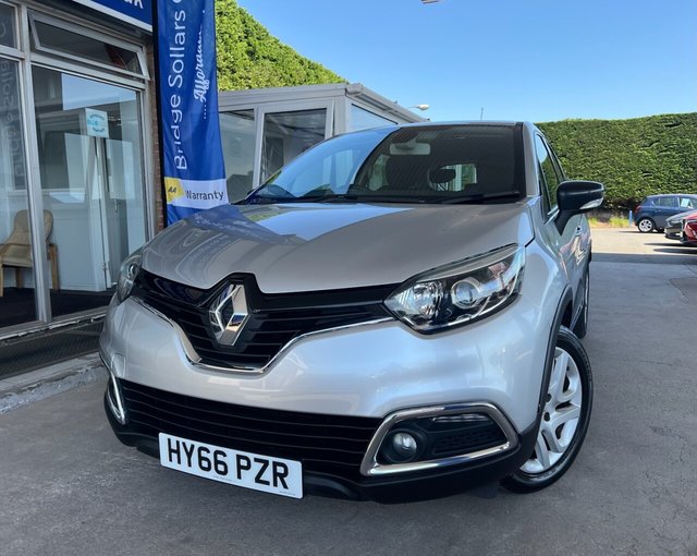 View our RENAULT CAPTUR