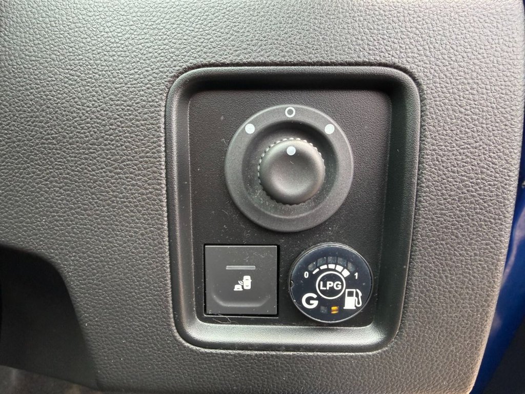 USED 2020 70 DACIA DUSTER 1.0 TCe Prestige SUV 5dr Bi Fuel Manual Euro 6 (s/s) (100 ps) PARKING CAMERA & CLIMATE A/CON