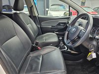 USED 2015 15 TOYOTA YARIS 1.33 Dual VVT-i Sport Hatchback 5dr Petrol Manual Euro 5 Euro 5 (99 ps) FSH + &pound;35 TAX + SAT NAV + LEATHER SEATS