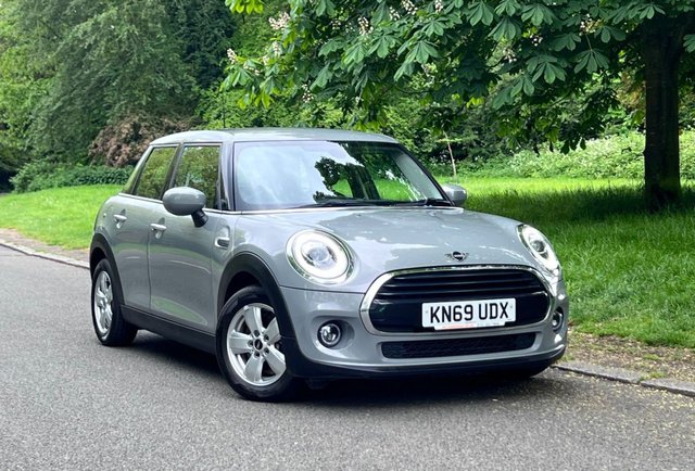 View our MINI Hatch 1.5 Cooper Classic Hatchback 5dr Petrol Manual Euro 6 (s/s) (136 ps)