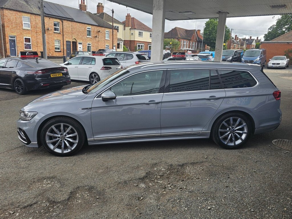 USED 2023 23 VOLKSWAGEN PASSAT 2.0 TDI EVO R-Line Estate 5dr Diesel DSG Euro 6 (s/s) (150 ps) 