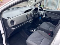 USED 2017 17 TOYOTA YARIS 1.33 Dual VVT-i Design Hatchback 5dr Petrol Manual Euro 6 (99 ps) 