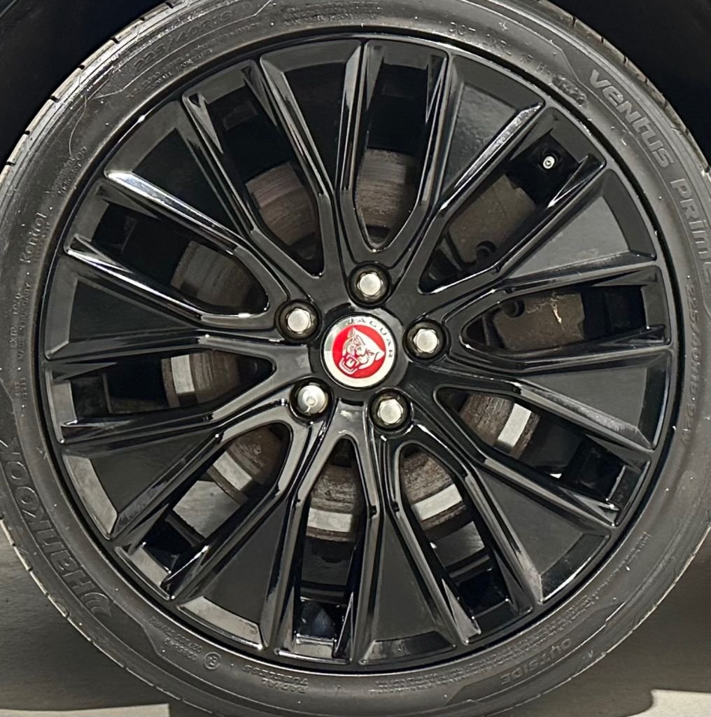 USED 2019 19 JAGUAR XE 2.0 D180 R-Dynamic S Saloon 4dr Diesel Auto Euro 6 (s/s) (180 ps) 
