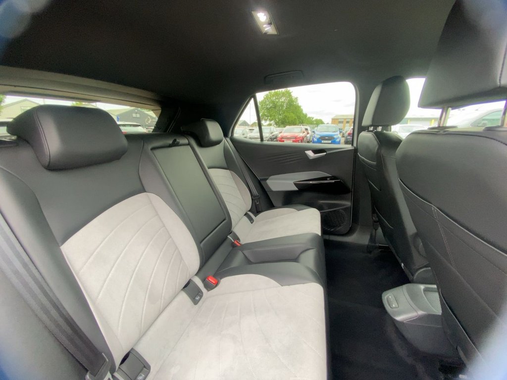 USED 2023 23 VOLKSWAGEN ID.3 Pro S 77kWh Tour Hatchback 5dr Electric Auto (4 Seat) (204 ps) CARPLAY+MATRIX LED LIGHTS+FSH