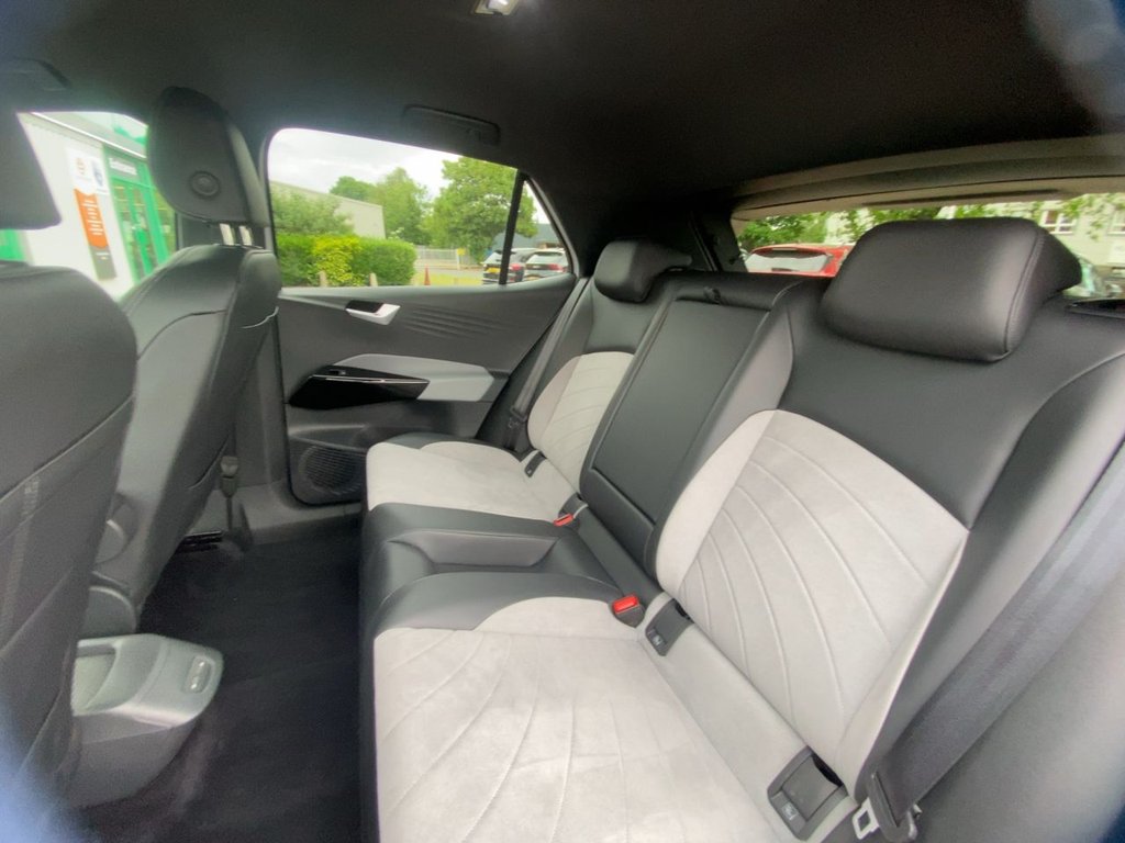 USED 2023 23 VOLKSWAGEN ID.3 Pro S 77kWh Tour Hatchback 5dr Electric Auto (4 Seat) (204 ps) CARPLAY+MATRIX LED LIGHTS+FSH