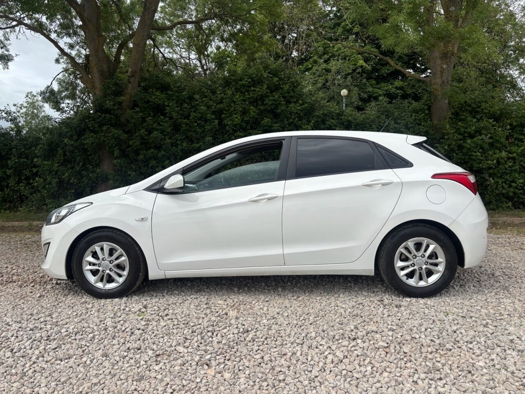 USED 2014 14 HYUNDAI I30 1.6 CRDi Blue Drive Active Hatchback 5dr Diesel Manual Euro 5 (s/s) (110 ps) &pound;ZERO DEPOSIT FINANCE