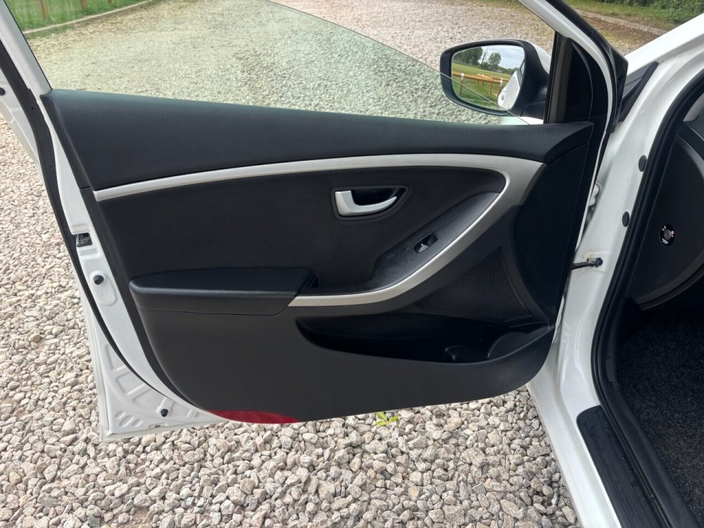 USED 2014 14 HYUNDAI I30 1.6 CRDi Blue Drive Active Hatchback 5dr Diesel Manual Euro 5 (s/s) (110 ps) &pound;ZERO DEPOSIT FINANCE