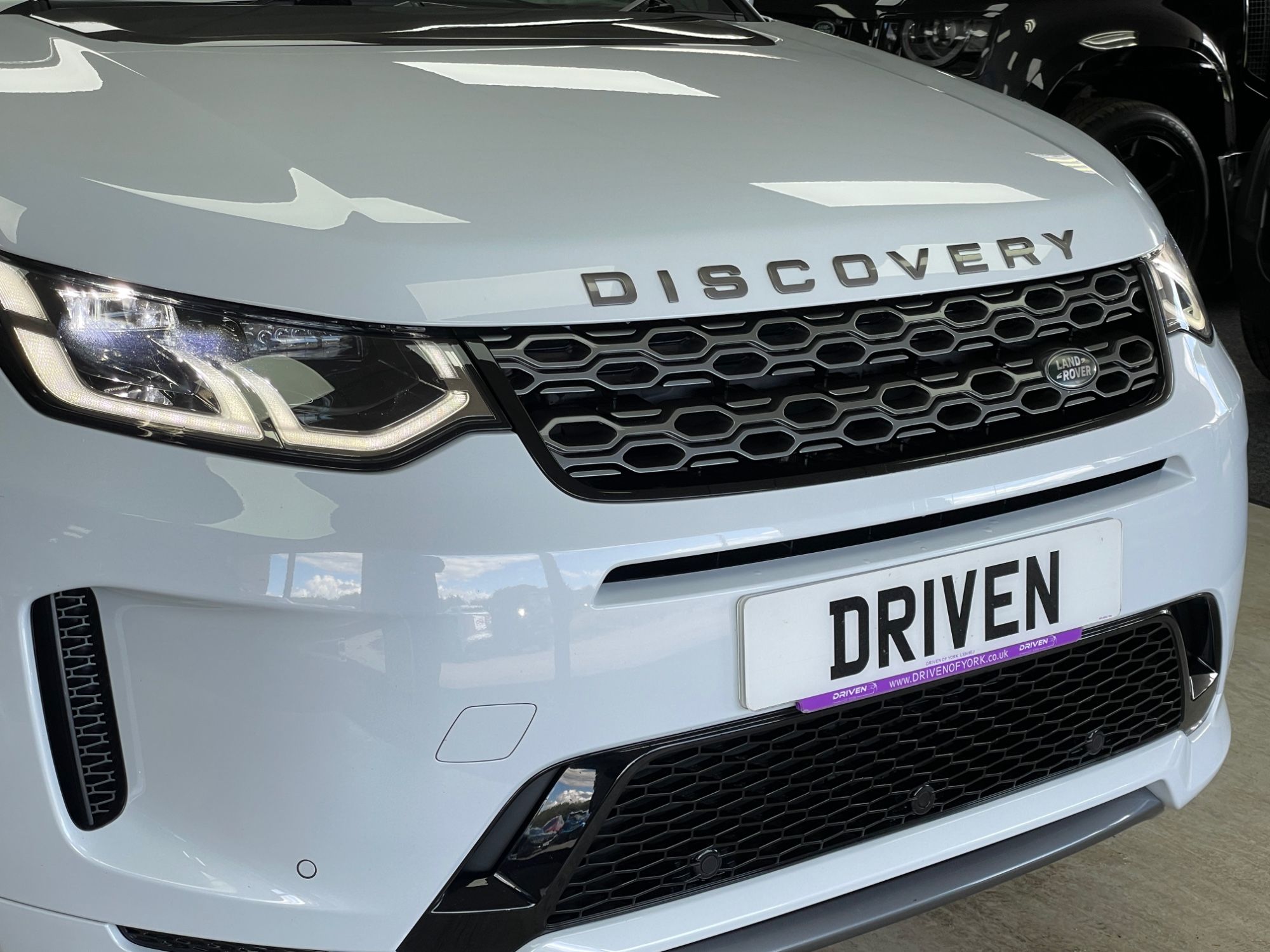USED 2020 70 LAND ROVER DISCOVERY SPORT 2.0 D180 MHEV R-Dynamic SE SUV 5dr Diesel Auto 4WD Euro 6 (s/s) (180 ps) 