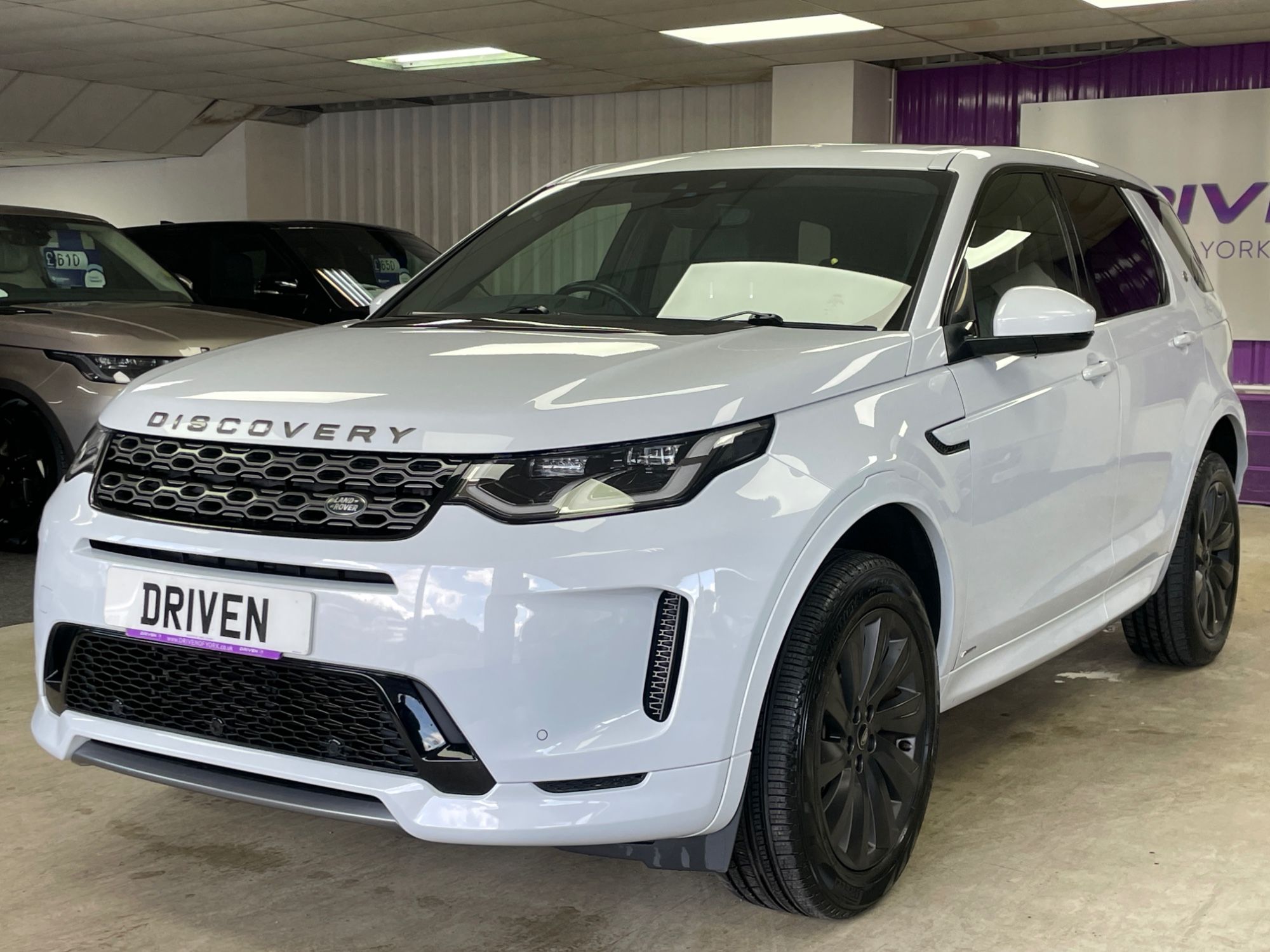 USED 2020 70 LAND ROVER DISCOVERY SPORT 2.0 D180 MHEV R-Dynamic SE SUV 5dr Diesel Auto 4WD Euro 6 (s/s) (180 ps) 