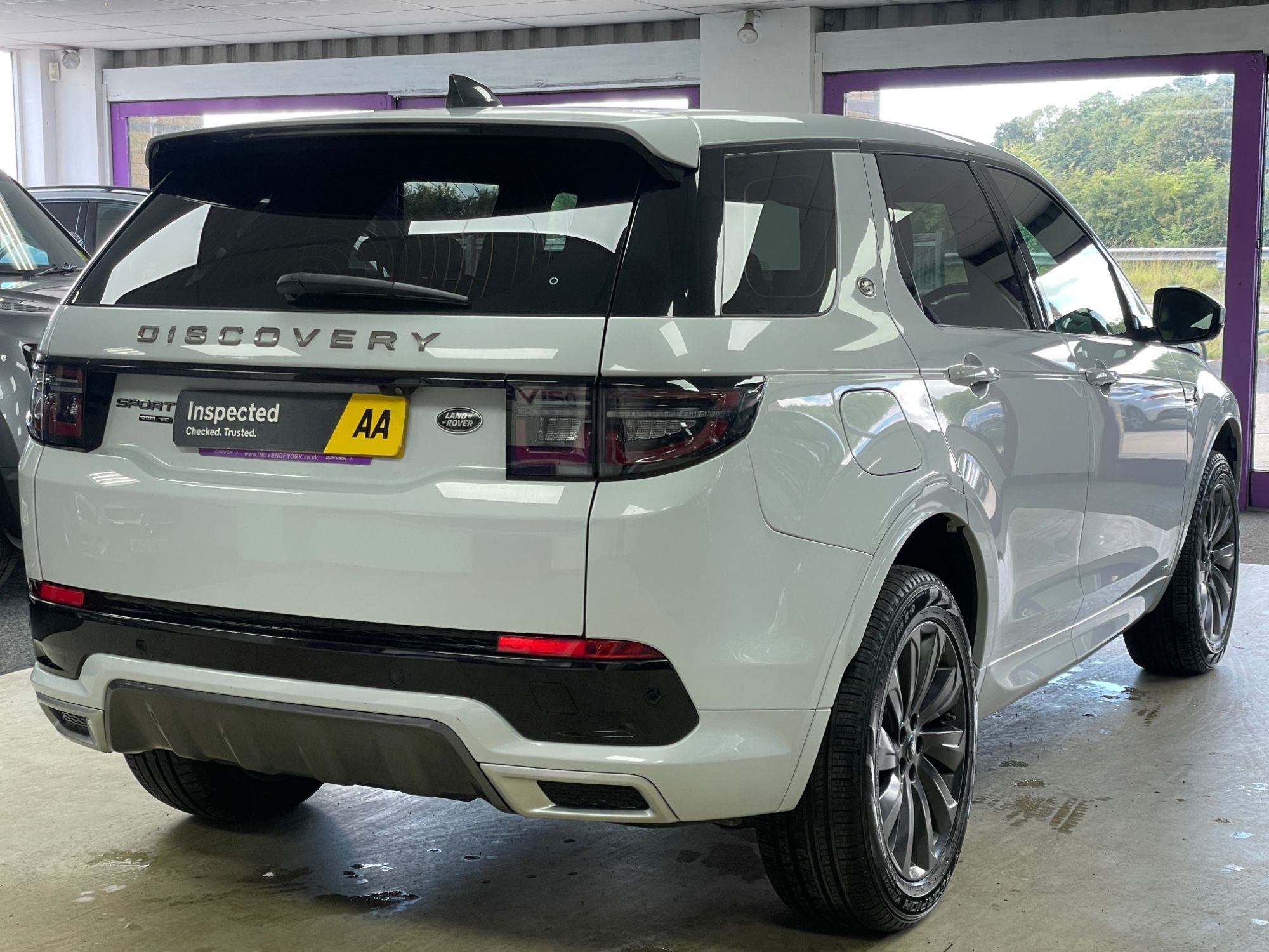 USED 2020 70 LAND ROVER DISCOVERY SPORT 2.0 D180 MHEV R-Dynamic SE SUV 5dr Diesel Auto 4WD Euro 6 (s/s) (180 ps) 