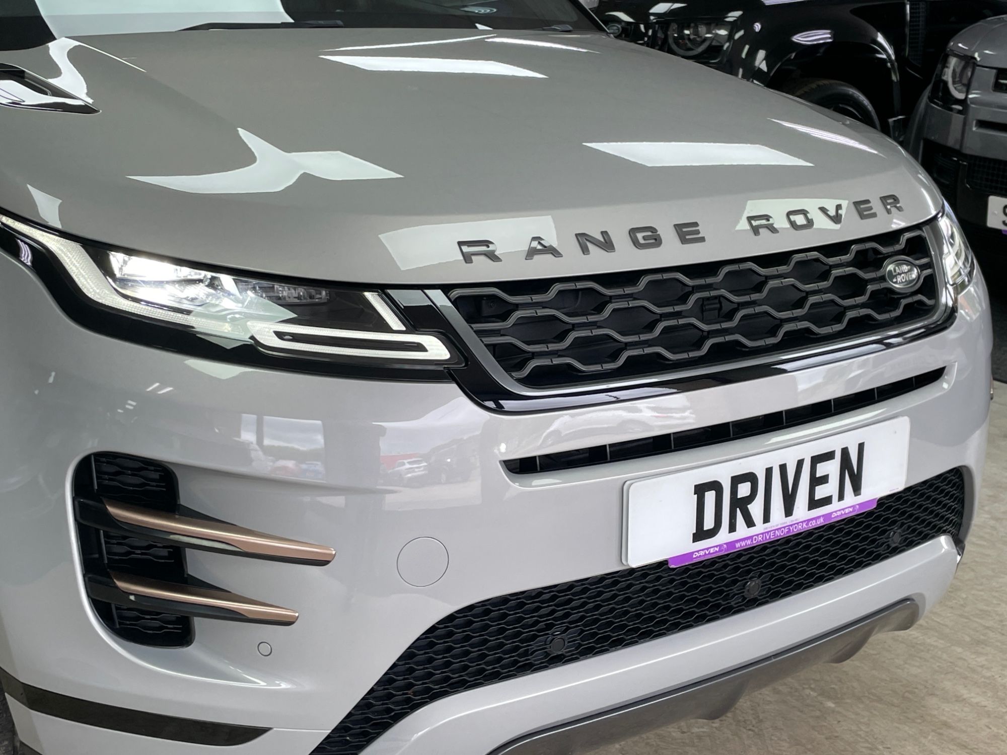 USED 2019 19 LAND ROVER RANGE ROVER EVOQUE 2.0 D180 R-Dynamic SE SUV 5dr Diesel Auto 4WD Euro 6 (s/s) (180 ps) 