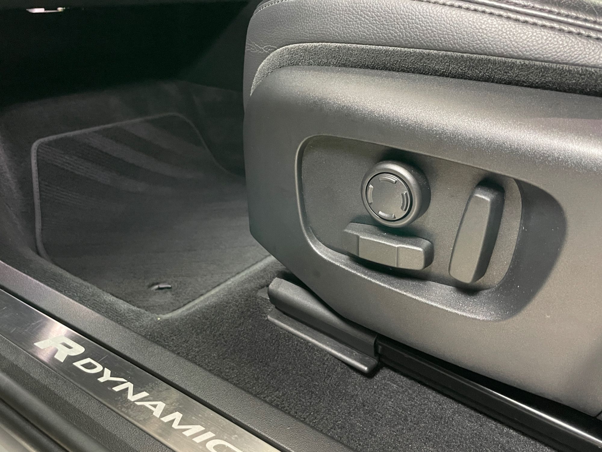 USED 2019 19 LAND ROVER RANGE ROVER EVOQUE 2.0 D180 R-Dynamic SE SUV 5dr Diesel Auto 4WD Euro 6 (s/s) (180 ps) 