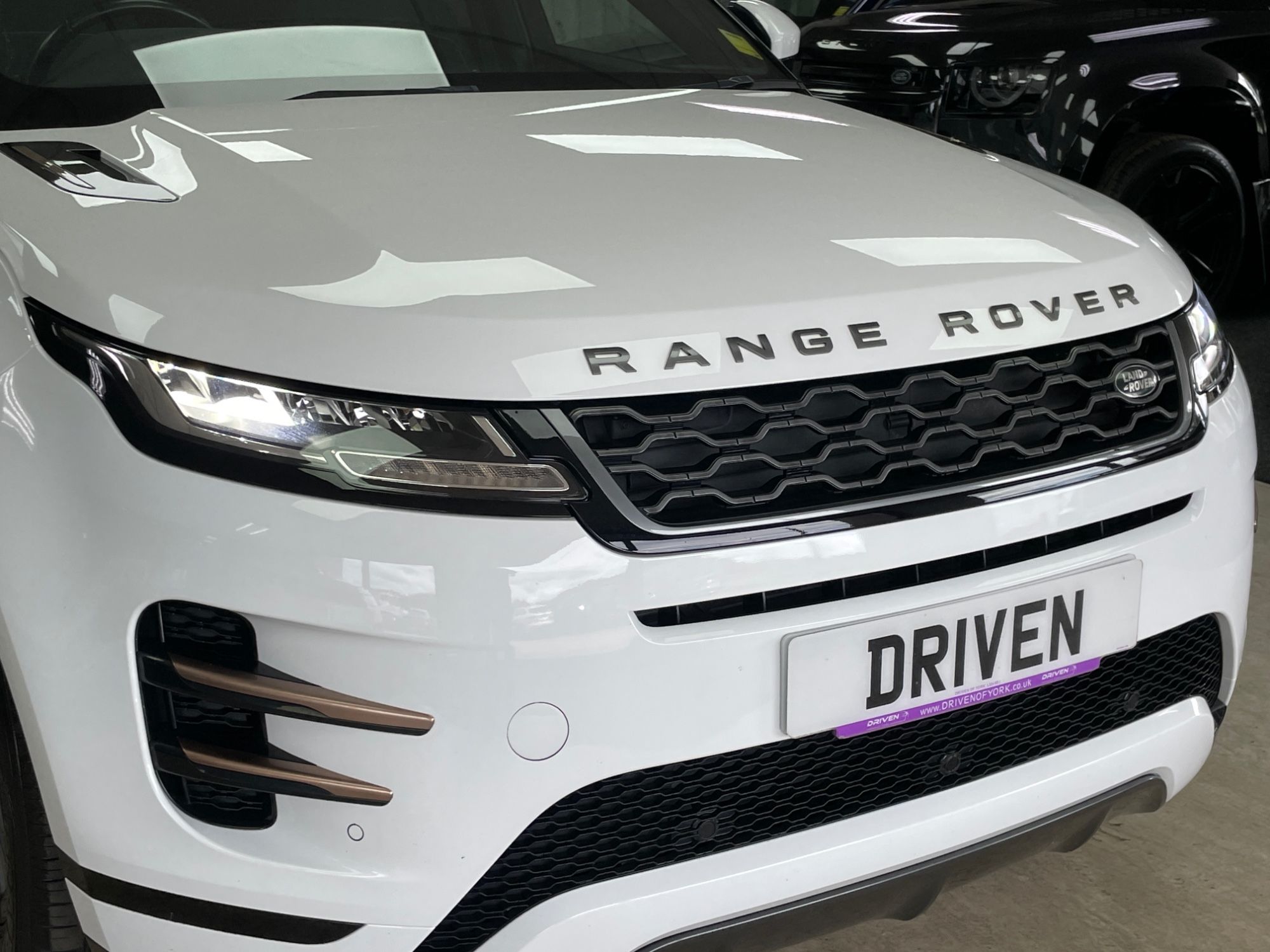 USED 2019 69 LAND ROVER RANGE ROVER EVOQUE 2.0 P200 MHEV R-Dynamic SUV 5dr Petrol Auto 4WD Euro 6 (s/s) (200 ps) 
