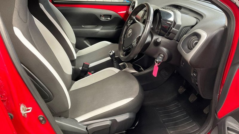 2017 Toyota Aygo in red — photo 8 of 10