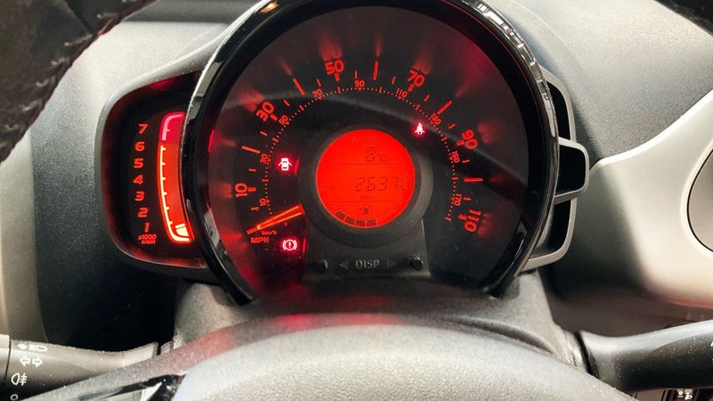 2017 Toyota Aygo in red — photo 7 of 10