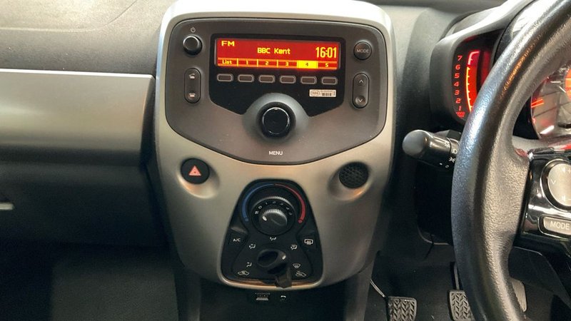 2017 Toyota Aygo in red — photo 6 of 10