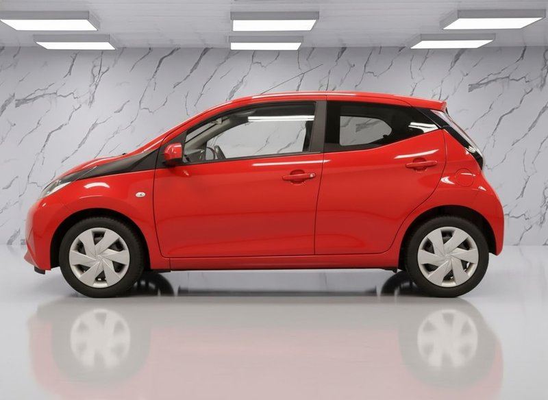2017 Toyota Aygo in red — photo 5 of 10
