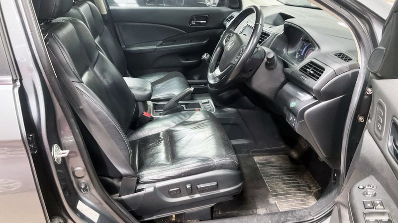 2015 Honda CR-V in grey — photo 8 of 10