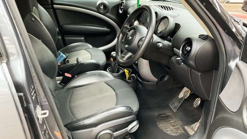 2015 MINI Countryman in grey — photo 13 of 16