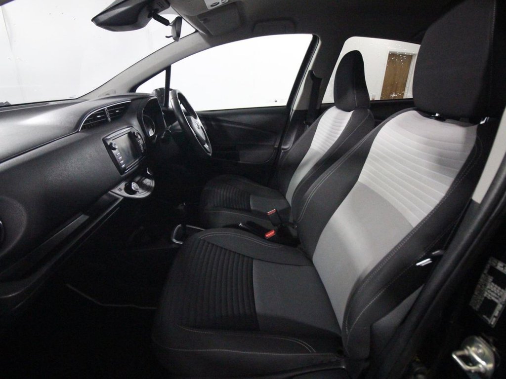 USED 2017 67 TOYOTA YARIS 1.5 VVT-h Design Hatchback 5dr Petrol Hybrid E-CVT Euro 6 (s/s) (100 ps) 