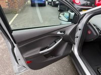 USED 2015 15 FORD FOCUS 1.0T EcoBoost Zetec Hatchback 5dr Petrol Manual Euro 6 (s/s) (100 ps) **FANTASTIC MPG** **LOW TAX**