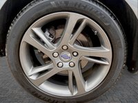 USED 2015 65 VOLVO V40 2.0 D2 SE Lux Nav Hatchback 5dr Diesel Manual Euro 6 (s/s) (120 ps) ** ONE OWNER SUNROOF &pound;4000 OPTIONS