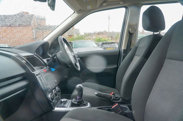 View our LAND ROVER FREELANDER 2