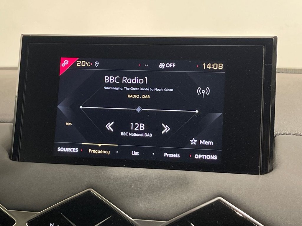 USED 2021 21 DS AUTOMOBILES DS 3 CROSSBACK 1.2 PureTech Prestige Crossback 5dr Petrol EAT8 Euro 6 (s/s) (130 ps) Great Service History