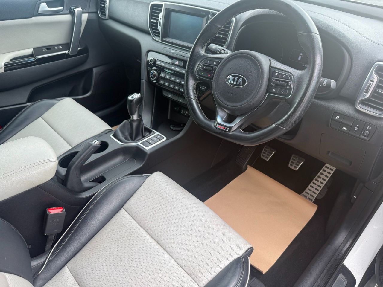 2018 KIA SPORTAGE 1.7 CRDi GT-Line SUV 5dr Diesel Manual Euro 6 (s/s) (114 bhp) - vehicle photo 2 for sale on PureCar