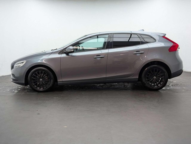 USED 2016 66 VOLVO V40 2.0 V40 Momentum T2 5dr CLICK+COLLECT / HOME DELIVERY