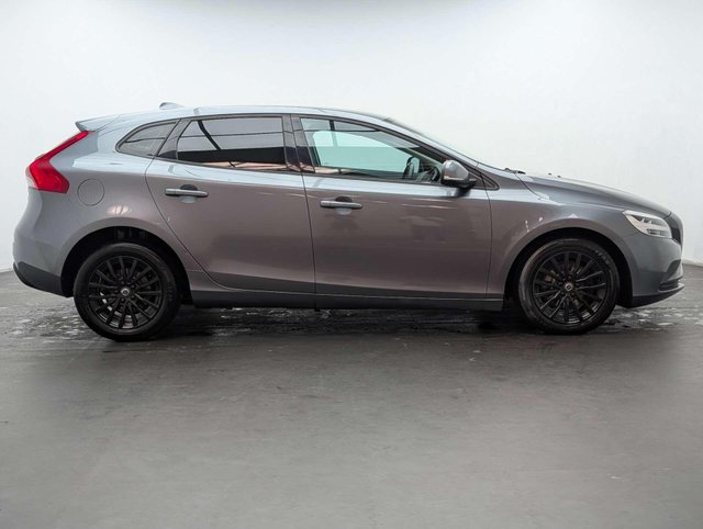 USED 2016 66 VOLVO V40 2.0 V40 Momentum T2 5dr CLICK+COLLECT / HOME DELIVERY