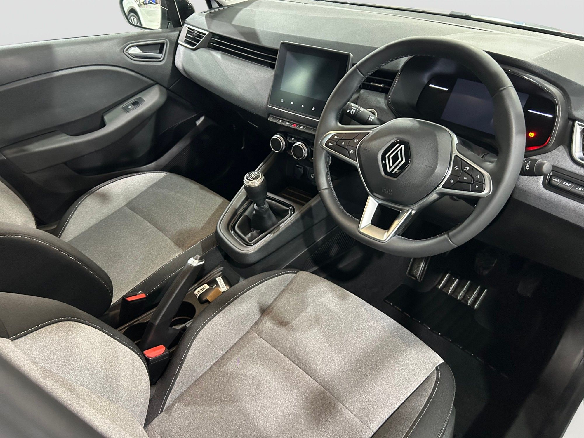 USED 2024 24 RENAULT CLIO 1.0 TCe evolution Hatchback 5dr Petrol Manual Euro 6 (s/s) (90 ps) 