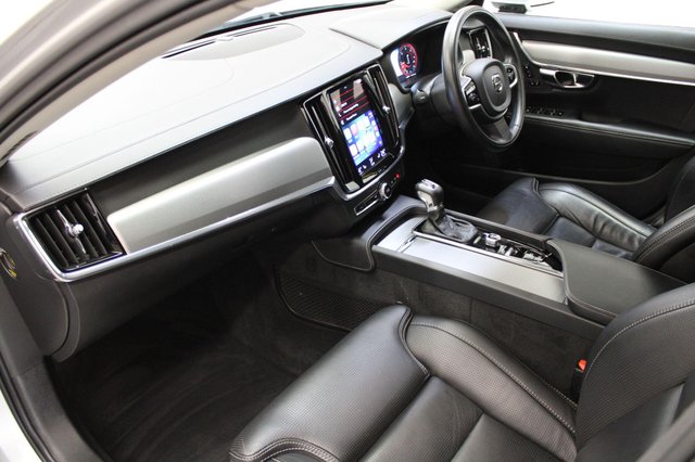 View our VOLVO V90